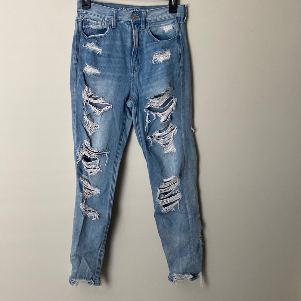American Eagle womens size 2 distressed Mom Jeans